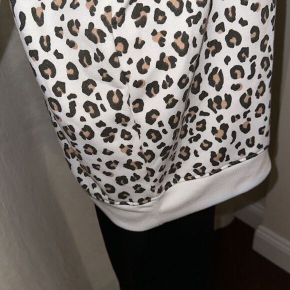 if it were me. L White Tan Black Leopard Animal Print Fleece Inner Crewneck Top - Picture 7 of 12